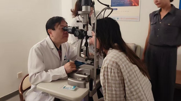 美美配资 33毫米眼轴上的“刀尖舞”：卢奕团队攻克马凡综合征致盲难题｜第医线